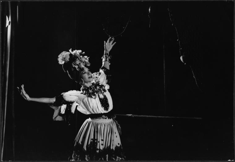 Roger Wood, Katherine Dunham "Bahiana", Biblioteca Pública de Nova York, c. 1940-49. Fotografia. Jerome Robbins Dance Division.