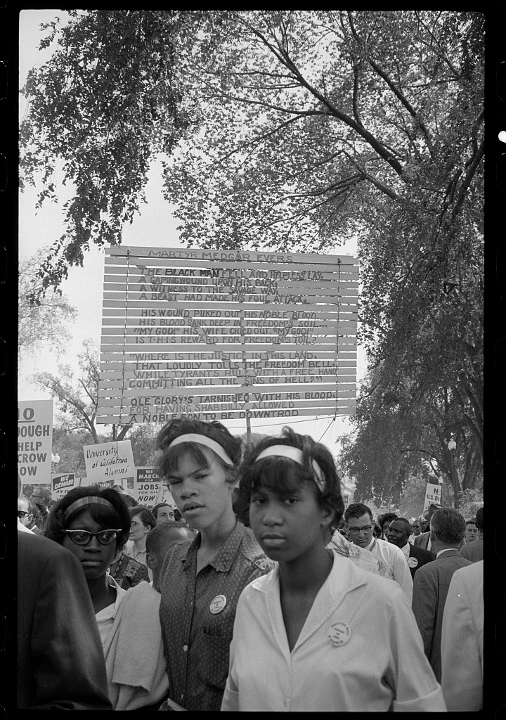 Marion Trikosko, Mulheres com cartazes na marcha pelos direitos civis em Washington DC, 1963. Library of Congress, Prints and Photographs Division (LC-U9- 10344-18 [P&P]). 