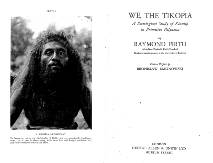 Folhas de rosto de Raymond Firth, "We the Tikopia", 1936. Fotografia na página esquerda: Pa Fenuatara, aristocrata tikopia e herdeiro da chefatura de Kafika, vestido para uma dança, com cabelos soltos