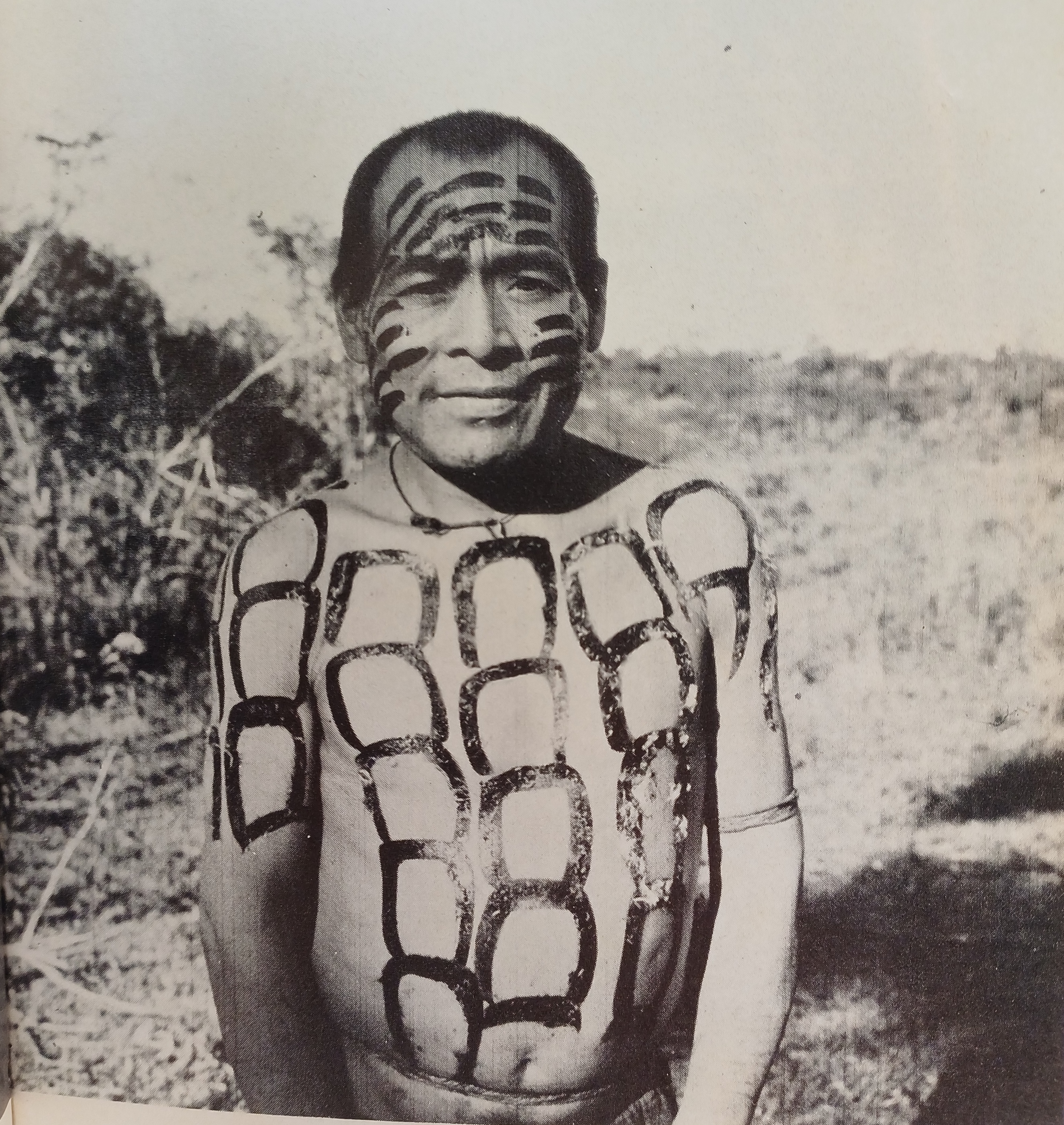 © Pierre Clastres, "Jyvukugi, le "chef" des Aché Gatu", Chronique des Indiens Guayaki. Ce que savent les Aché, chasseurs nomades du Paraguay. Paris: Plon, 1972. Terre Humaine.